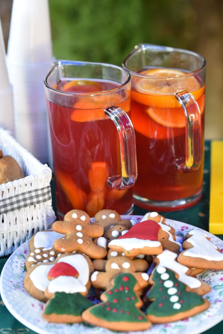 23 Christmas Drink Ideas: Cocktails, Mocktails & Punch