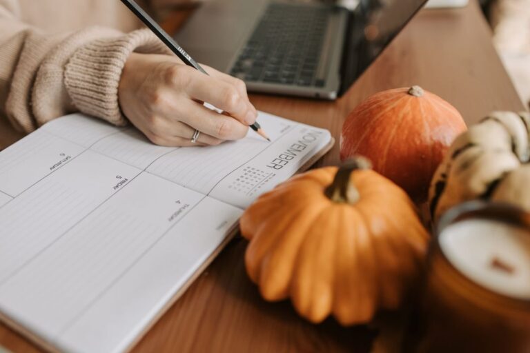 17 Thanksgiving Hosting Tips