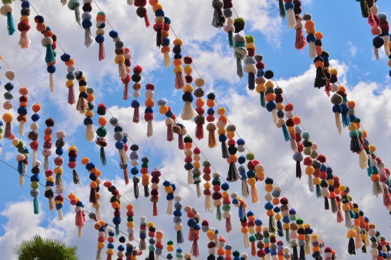 Yarn craft ideas with a colourful pom-pom garland made from yarn pom-poms